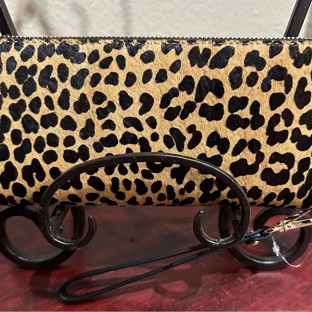 Michael Kors Leopard Print Wristlet Wallet. Nwt and authentic - Picture 3 of 9